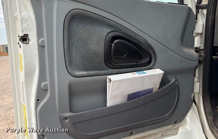 image for item DO1184 2007 International 7400 fuel truck