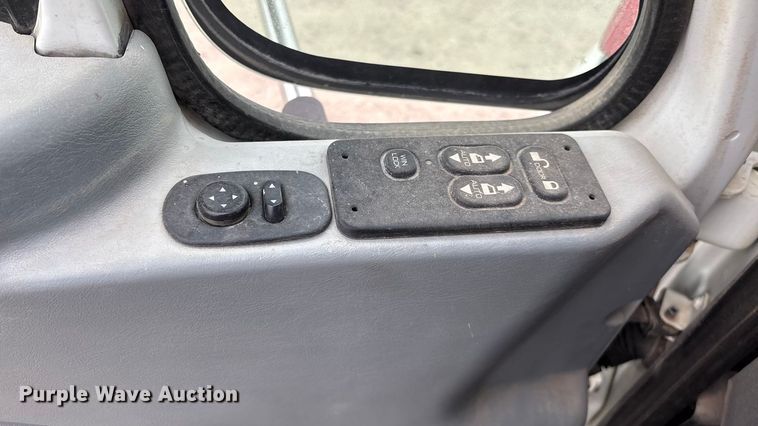 image for item DO1184 2007 International 7400 fuel truck