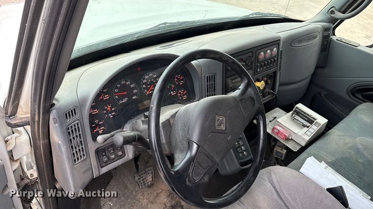 image for item DO1184 2007 International 7400 fuel truck