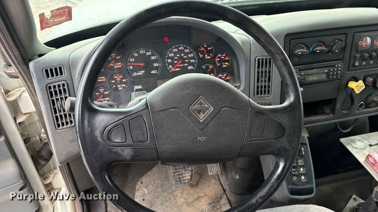 image for item DO1184 2007 International 7400 fuel truck