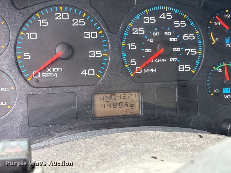 image for item DO1184 2007 International 7400 fuel truck