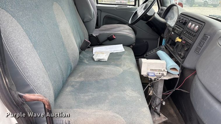 image for item DO1184 2007 International 7400 fuel truck