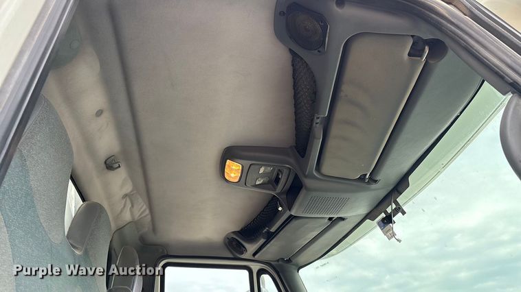 image for item DO1184 2007 International 7400 fuel truck