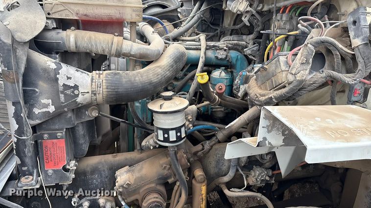 image for item DO1184 2007 International 7400 fuel truck