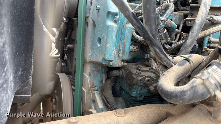 image for item DO1184 2007 International 7400 fuel truck