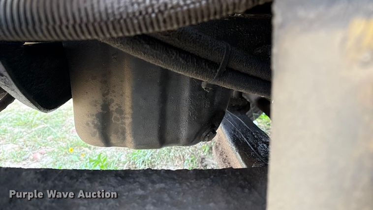 image for item DO1184 2007 International 7400 fuel truck