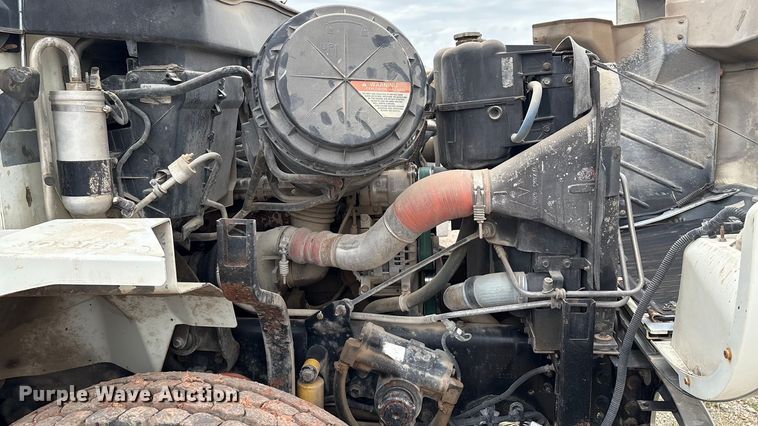 image for item DO1184 2007 International 7400 fuel truck