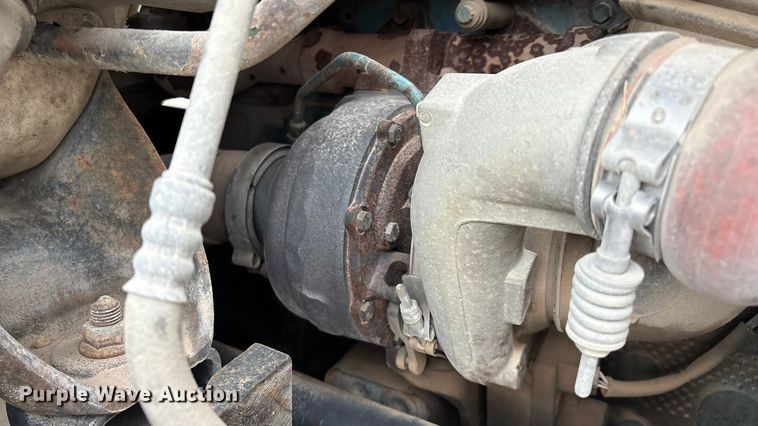 image for item DO1184 2007 International 7400 fuel truck