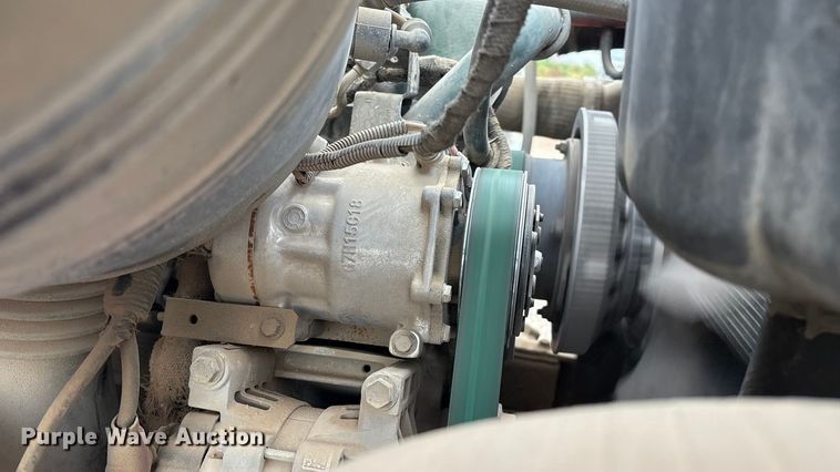 image for item DO1184 2007 International 7400 fuel truck