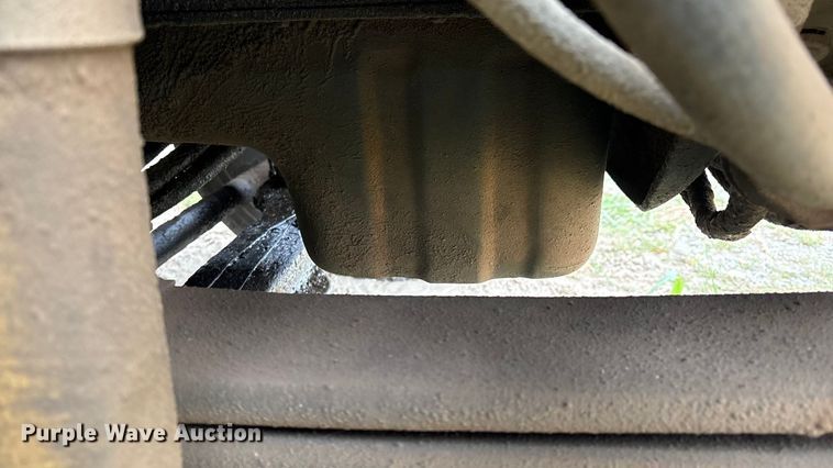 image for item DO1184 2007 International 7400 fuel truck