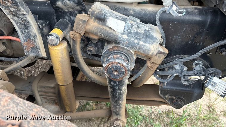 image for item DO1184 2007 International 7400 fuel truck