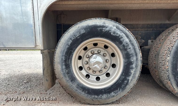 image for item DO1184 2007 International 7400 fuel truck