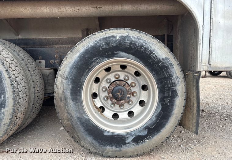 image for item DO1184 2007 International 7400 fuel truck