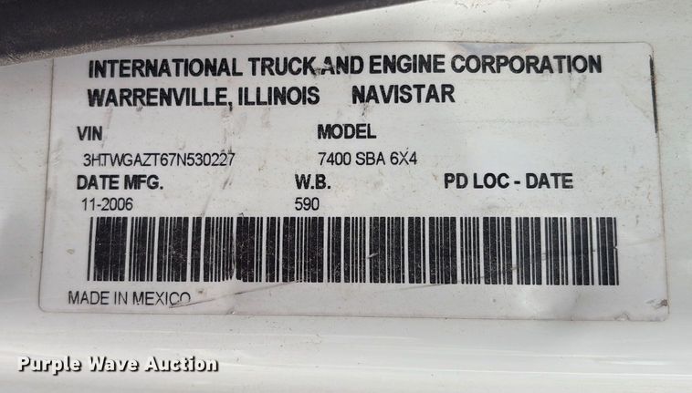 image for item DO1184 2007 International 7400 fuel truck