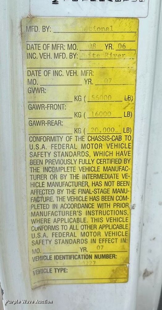 image for item DO1184 2007 International 7400 fuel truck