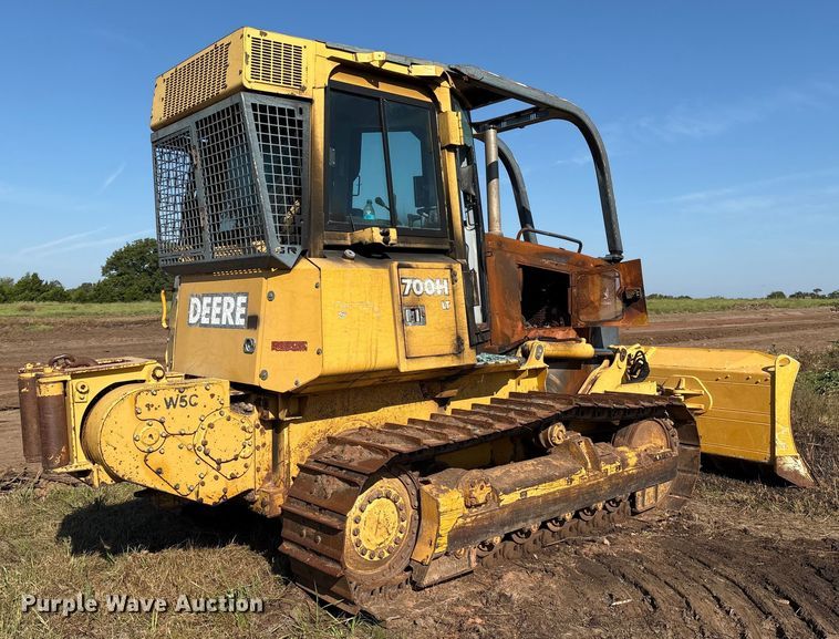 image for item DO1207 2002 John Deere 700H LT dozer