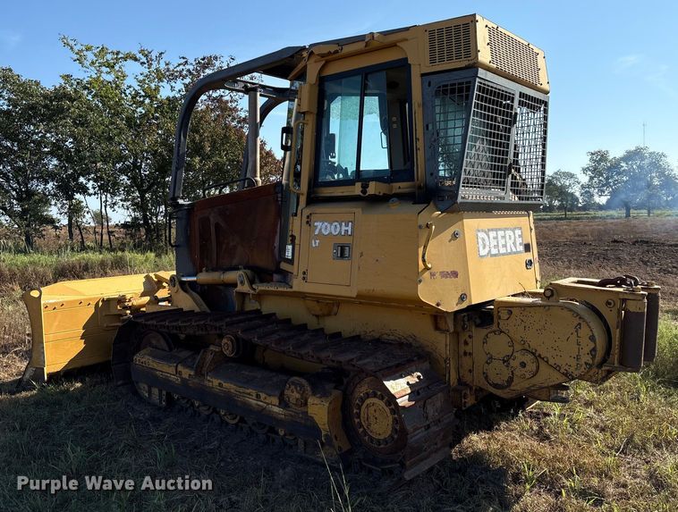 image for item DO1207 2002 John Deere 700H LT dozer