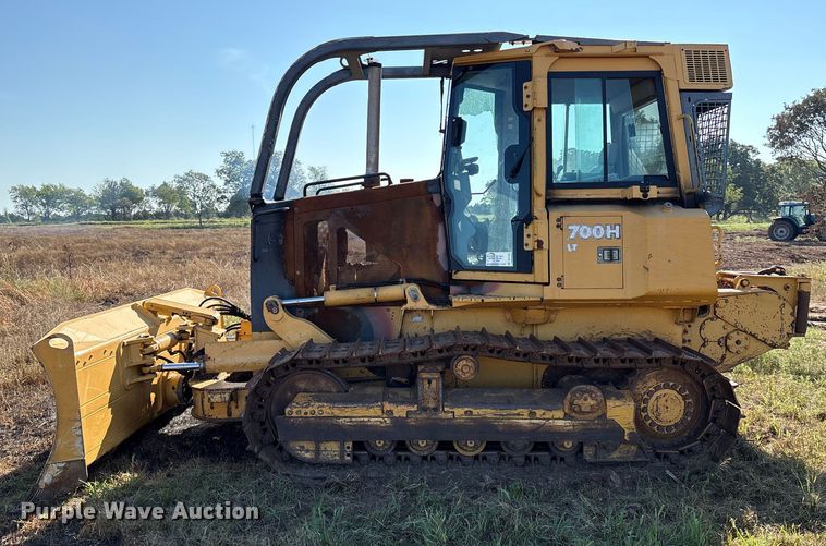 image for item DO1207 2002 John Deere 700H LT dozer