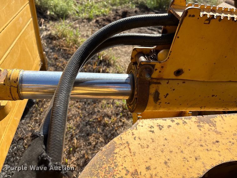 image for item DO1207 2002 John Deere 700H LT dozer