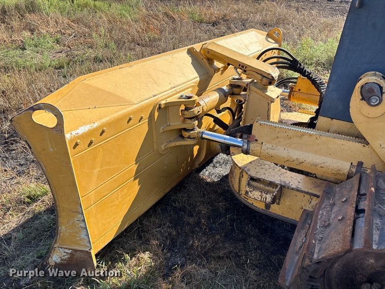 image for item DO1207 2002 John Deere 700H LT dozer