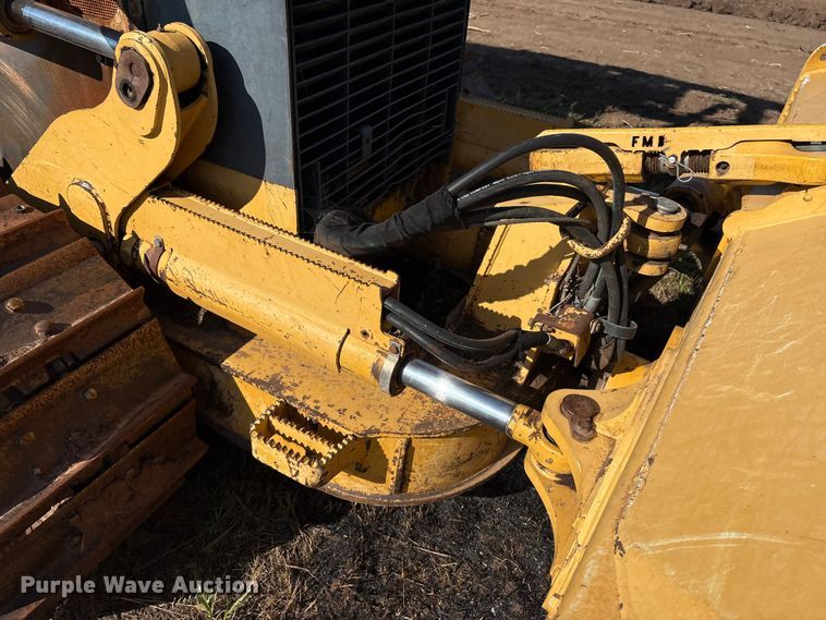 image for item DO1207 2002 John Deere 700H LT dozer