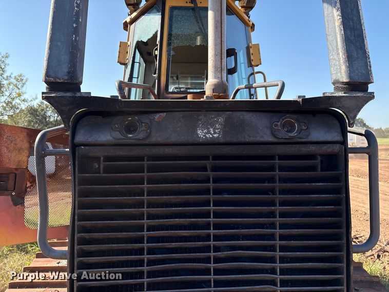 image for item DO1207 2002 John Deere 700H LT dozer