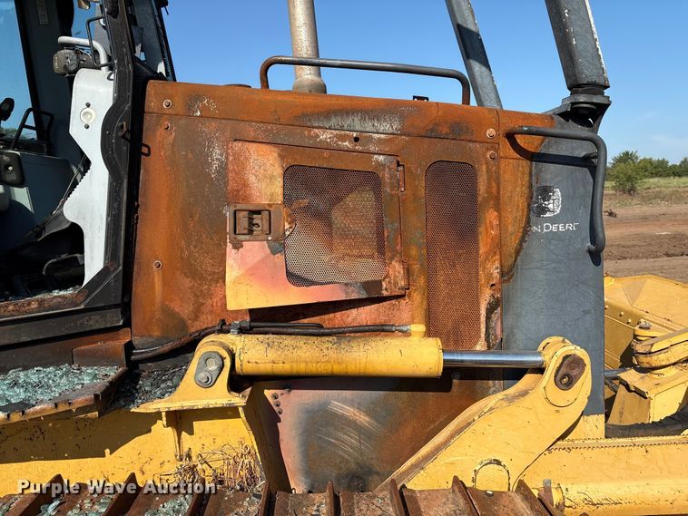 image for item DO1207 2002 John Deere 700H LT dozer