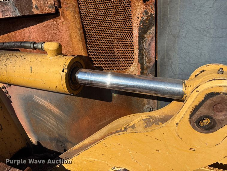 image for item DO1207 2002 John Deere 700H LT dozer