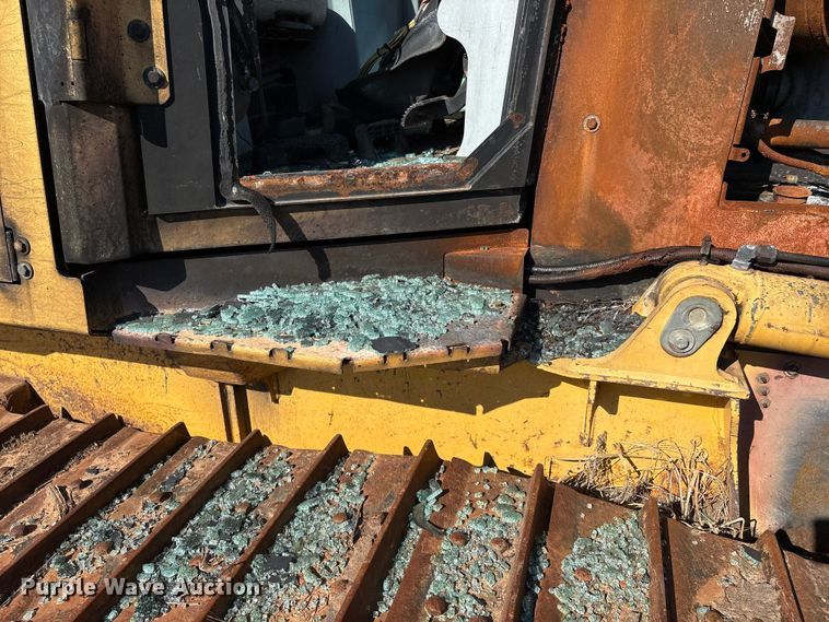 image for item DO1207 2002 John Deere 700H LT dozer