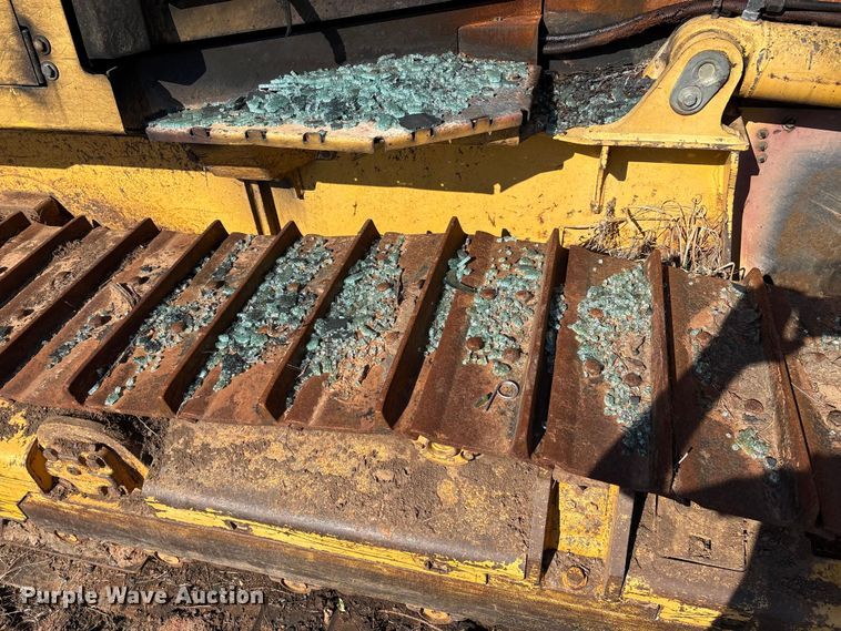 image for item DO1207 2002 John Deere 700H LT dozer