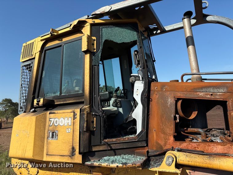 image for item DO1207 2002 John Deere 700H LT dozer