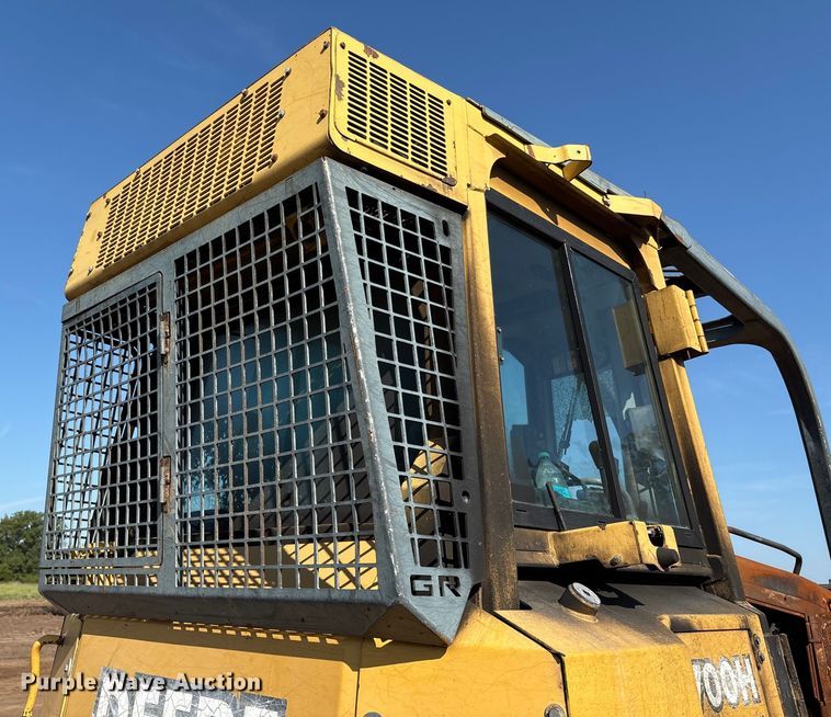image for item DO1207 2002 John Deere 700H LT dozer