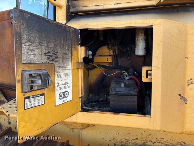 image for item DO1207 2002 John Deere 700H LT dozer