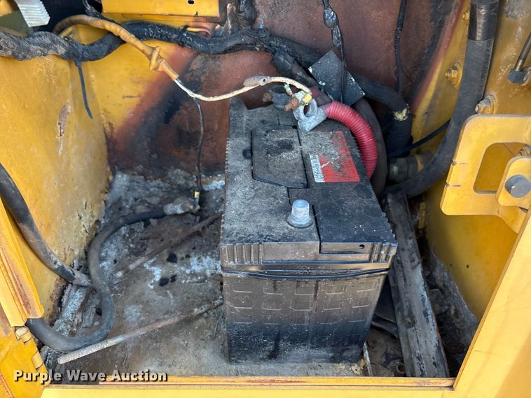 image for item DO1207 2002 John Deere 700H LT dozer