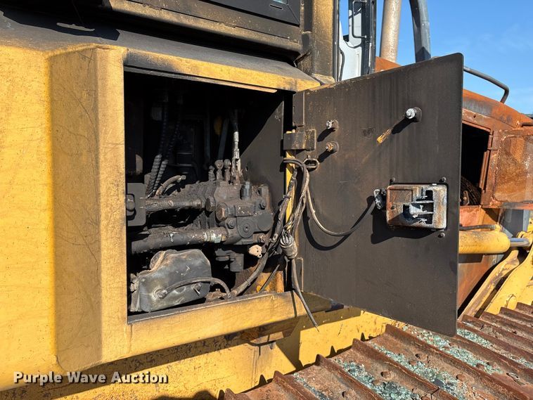 image for item DO1207 2002 John Deere 700H LT dozer