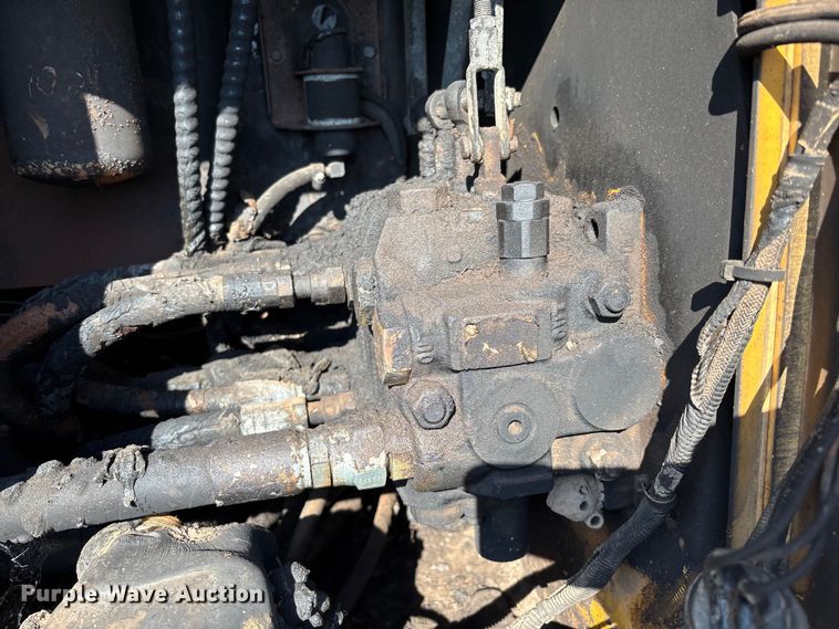 image for item DO1207 2002 John Deere 700H LT dozer