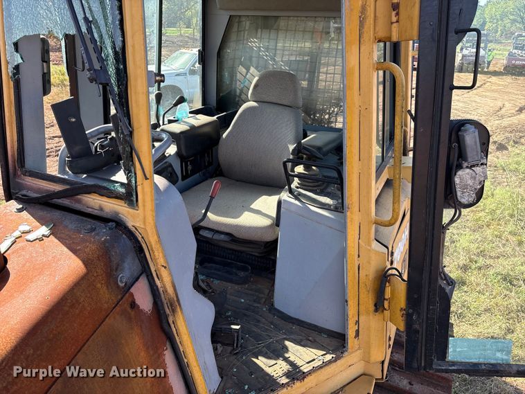 image for item DO1207 2002 John Deere 700H LT dozer