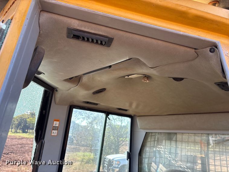 image for item DO1207 2002 John Deere 700H LT dozer