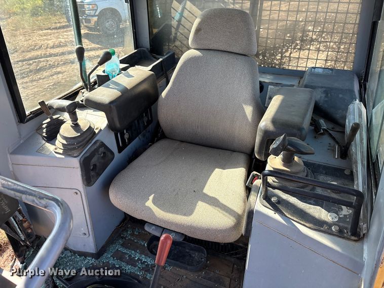 image for item DO1207 2002 John Deere 700H LT dozer