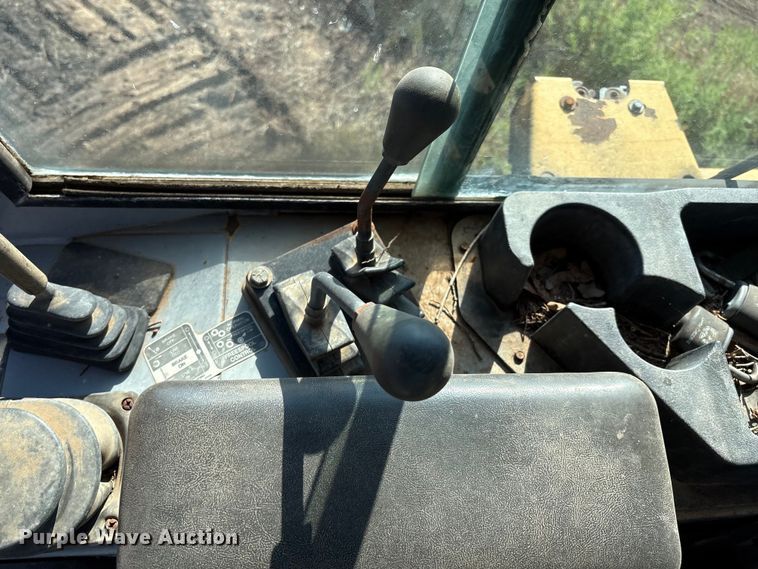 image for item DO1207 2002 John Deere 700H LT dozer