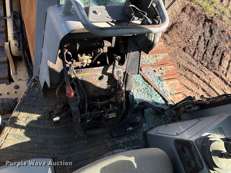 image for item DO1207 2002 John Deere 700H LT dozer