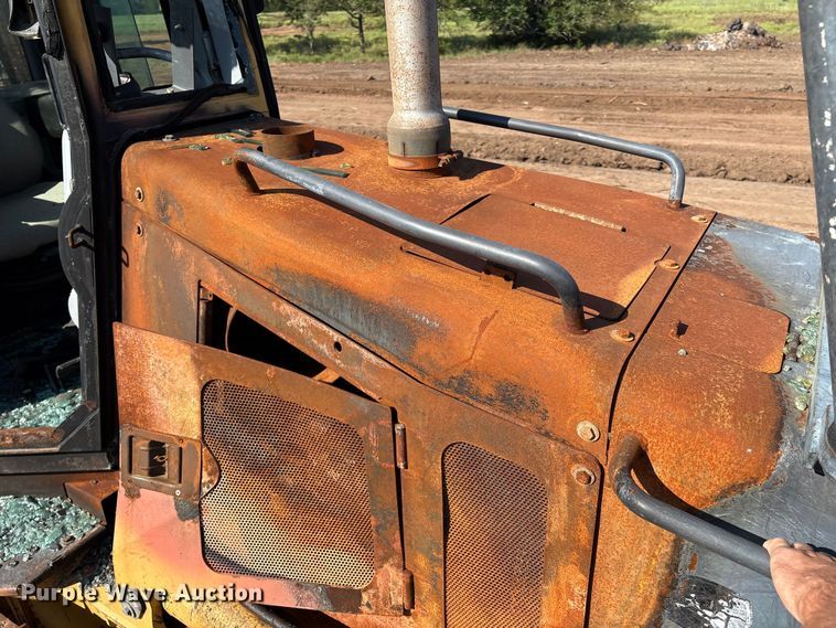 image for item DO1207 2002 John Deere 700H LT dozer