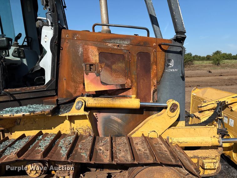 image for item DO1207 2002 John Deere 700H LT dozer