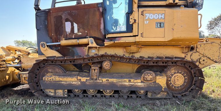 image for item DO1207 2002 John Deere 700H LT dozer