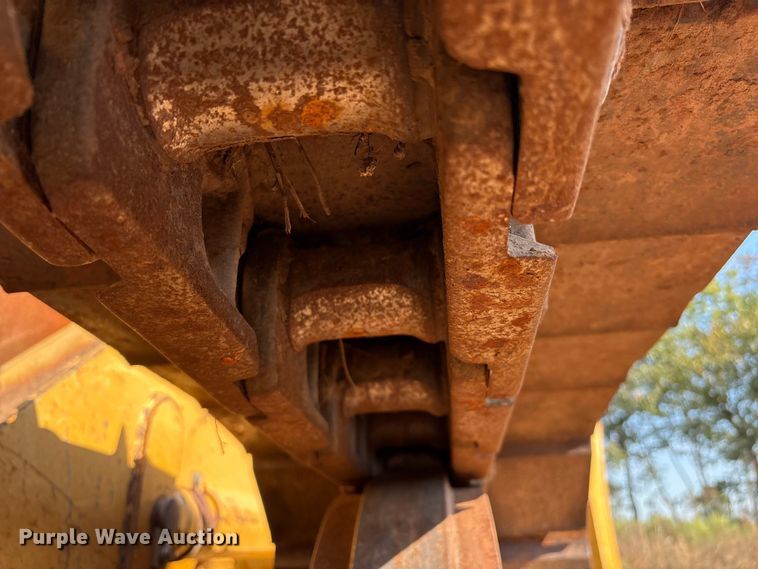 image for item DO1207 2002 John Deere 700H LT dozer