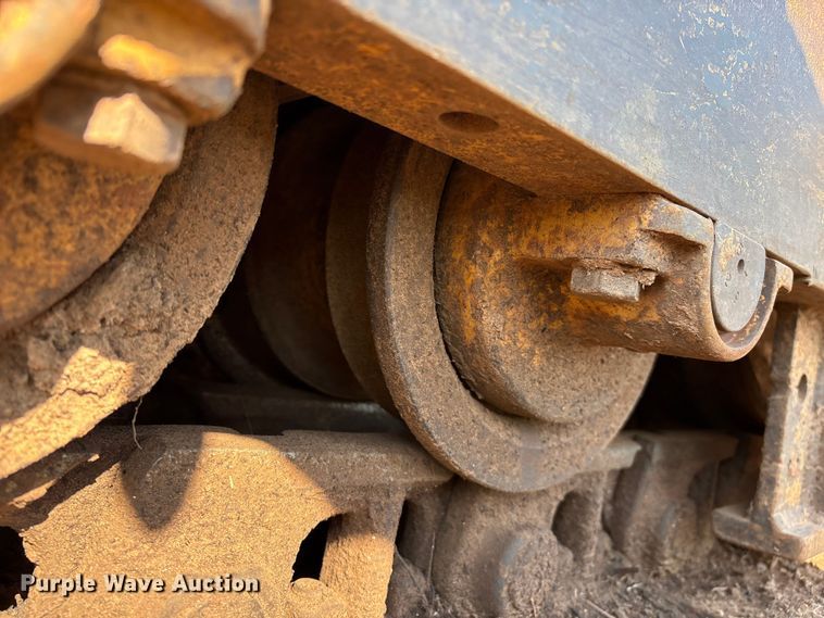 image for item DO1207 2002 John Deere 700H LT dozer