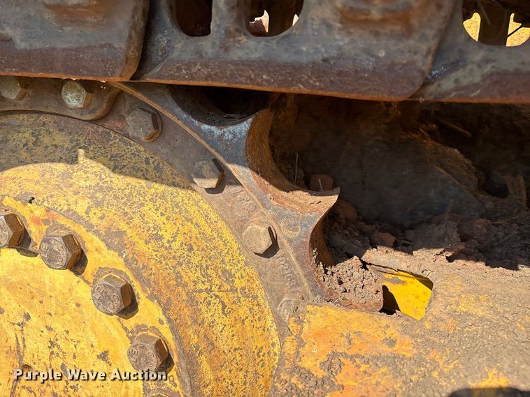 image for item DO1207 2002 John Deere 700H LT dozer