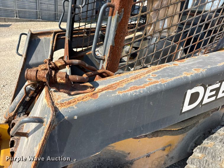 image for item DO2368 2011 John Deere 326D skid steer loader