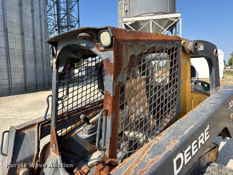 image for item DO2368 2011 John Deere 326D skid steer loader