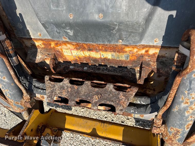 image for item DO2368 2011 John Deere 326D skid steer loader